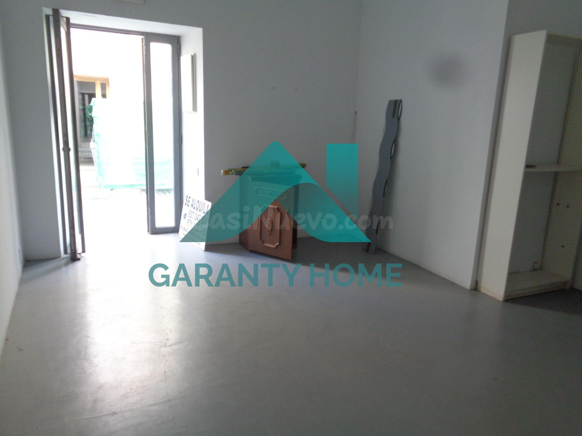 Se alquila local comercial en zona PIZARRO