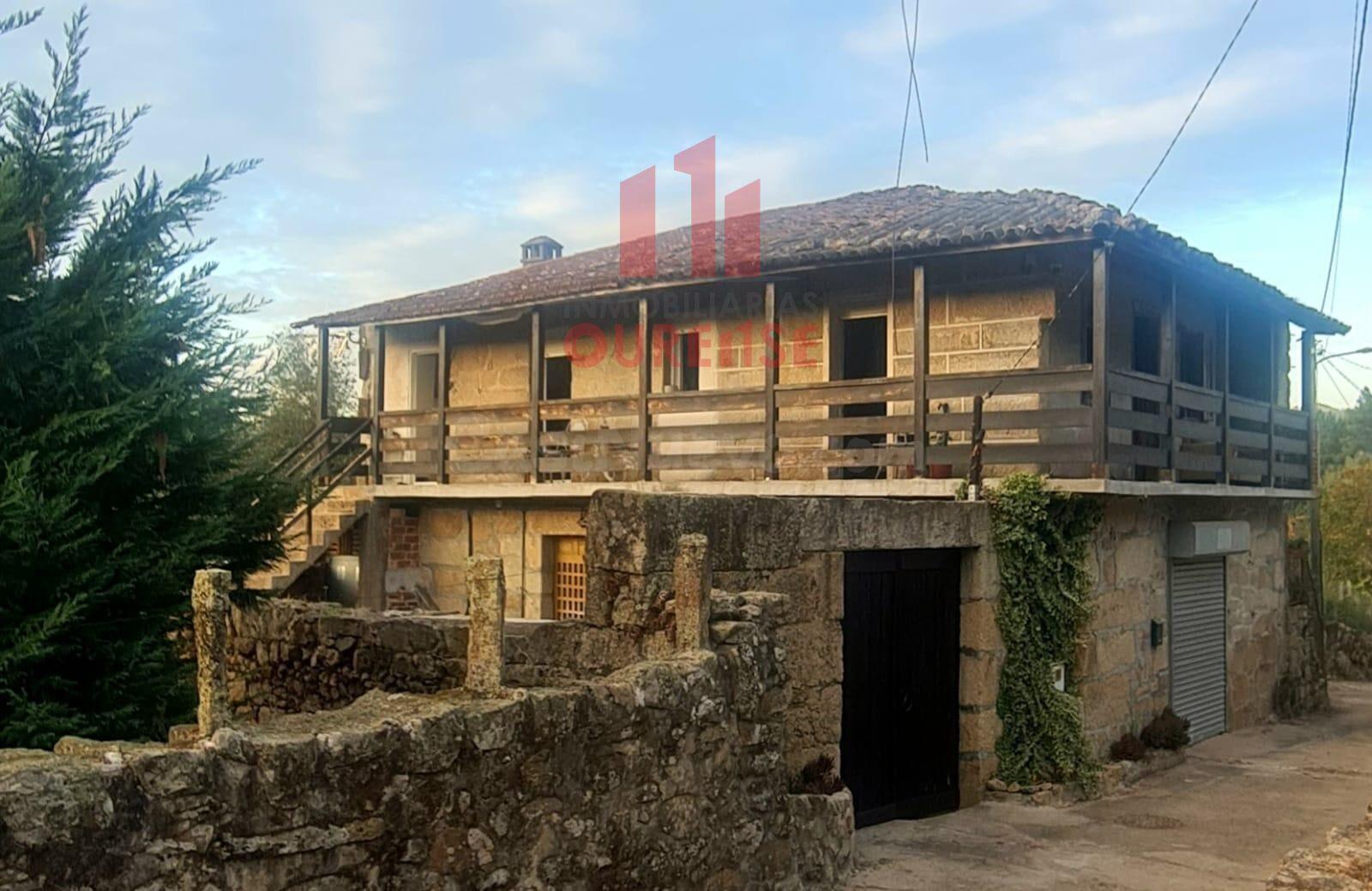 CASA CON GRAN PARCELA EN ALONGOS (TOÉN - OURENSE)
