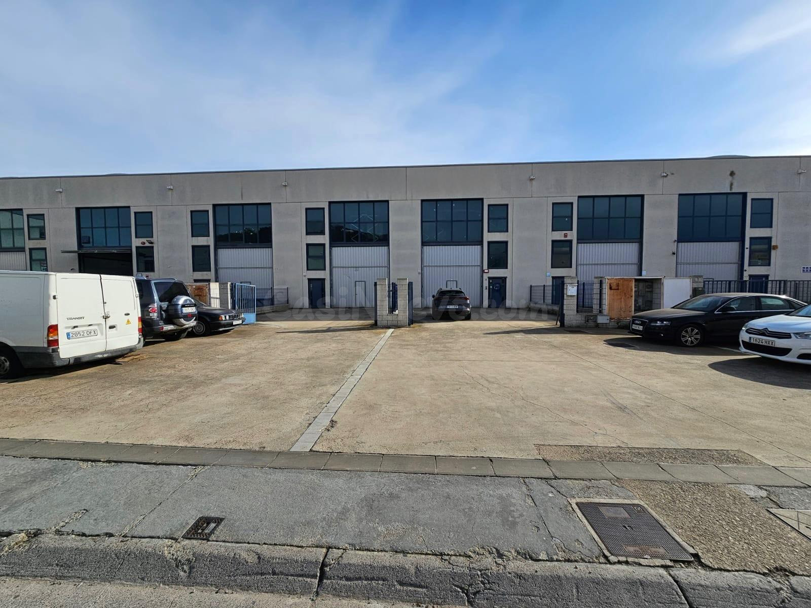 NAVE INDUSTRIAL  DE 2 PLANTAS EN ALQUILER EN PINEDA DE MAR, 