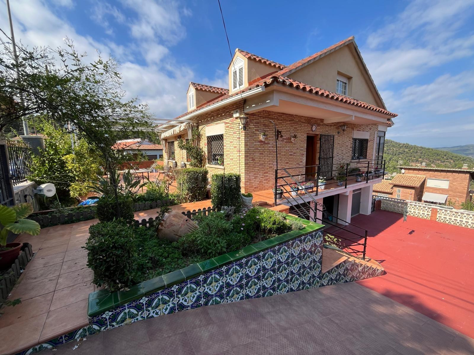 SANTA COLOMA DE CERVELLO ESPECTACULAR CASA A LA VENTA