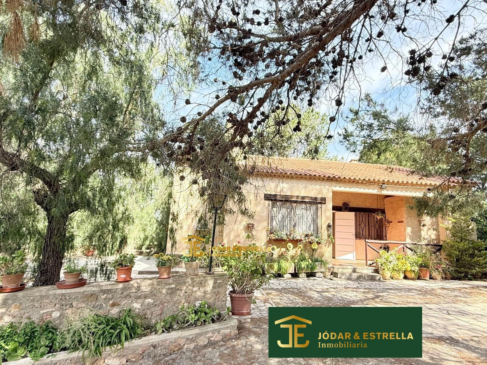 BONITO CHALET EN AGUADERAS.