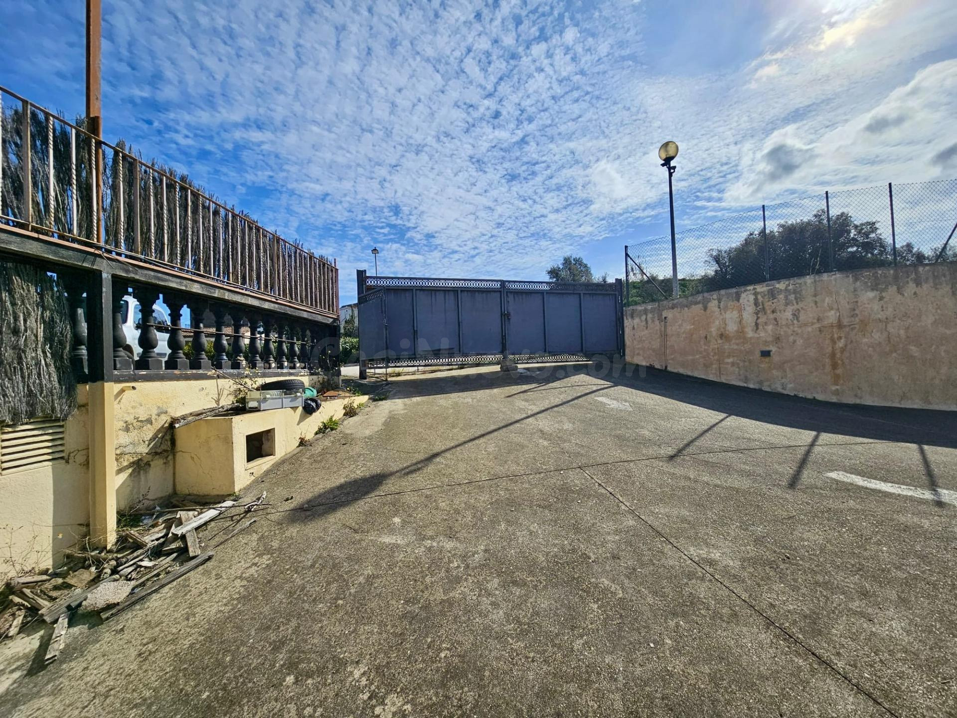 NAVE INDUSTRIAL CON UN TOTAL DE 786M2 CONSTRUIDOS EN PARCELA - foto 3