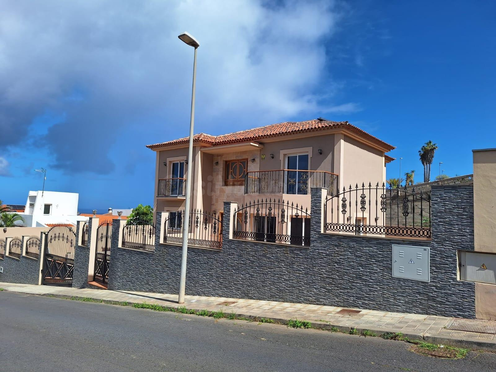 Magnífico chalet independiente a estrenar en Garachico - foto 4