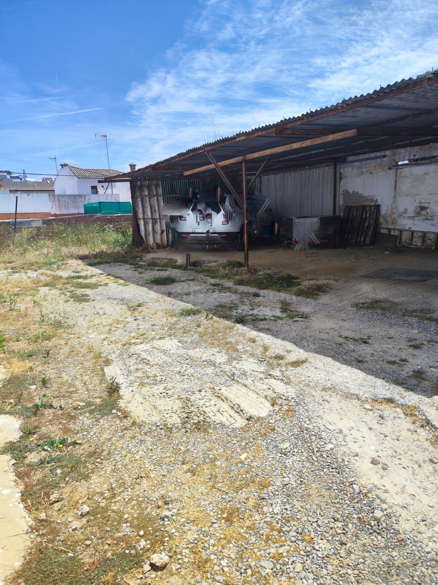 CHALET  INPRESIONANTE CON PISCINA EN YECLA