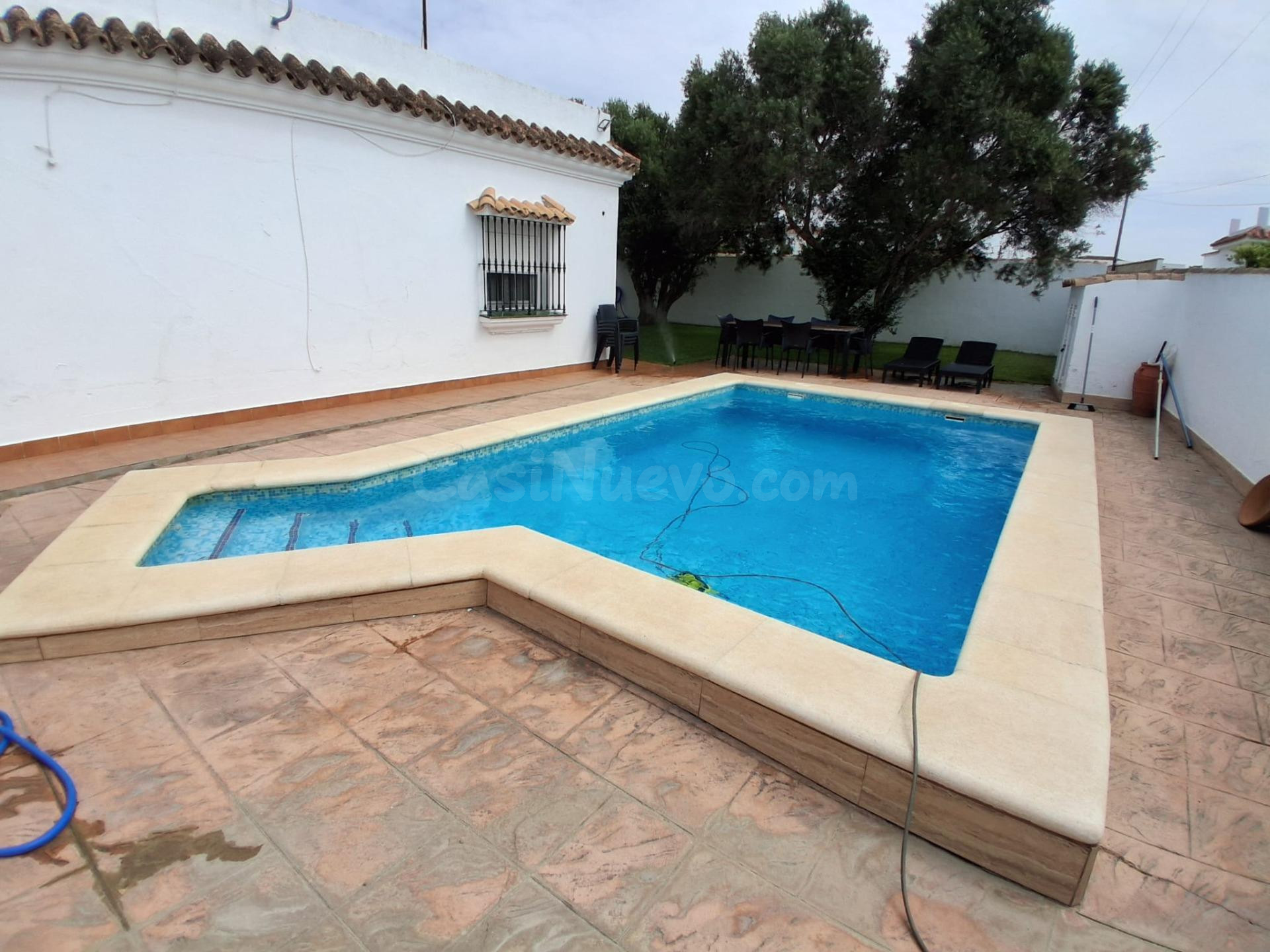 CHALET EN EL COLORADO (CONIL): PISCINA, LICENCIA TURÍSTICA Y