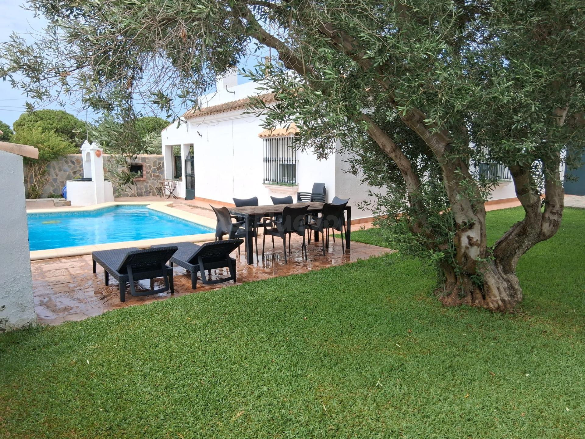 CHALET EN EL COLORADO (CONIL): PISCINA, LICENCIA TURÍSTICA Y - foto 5