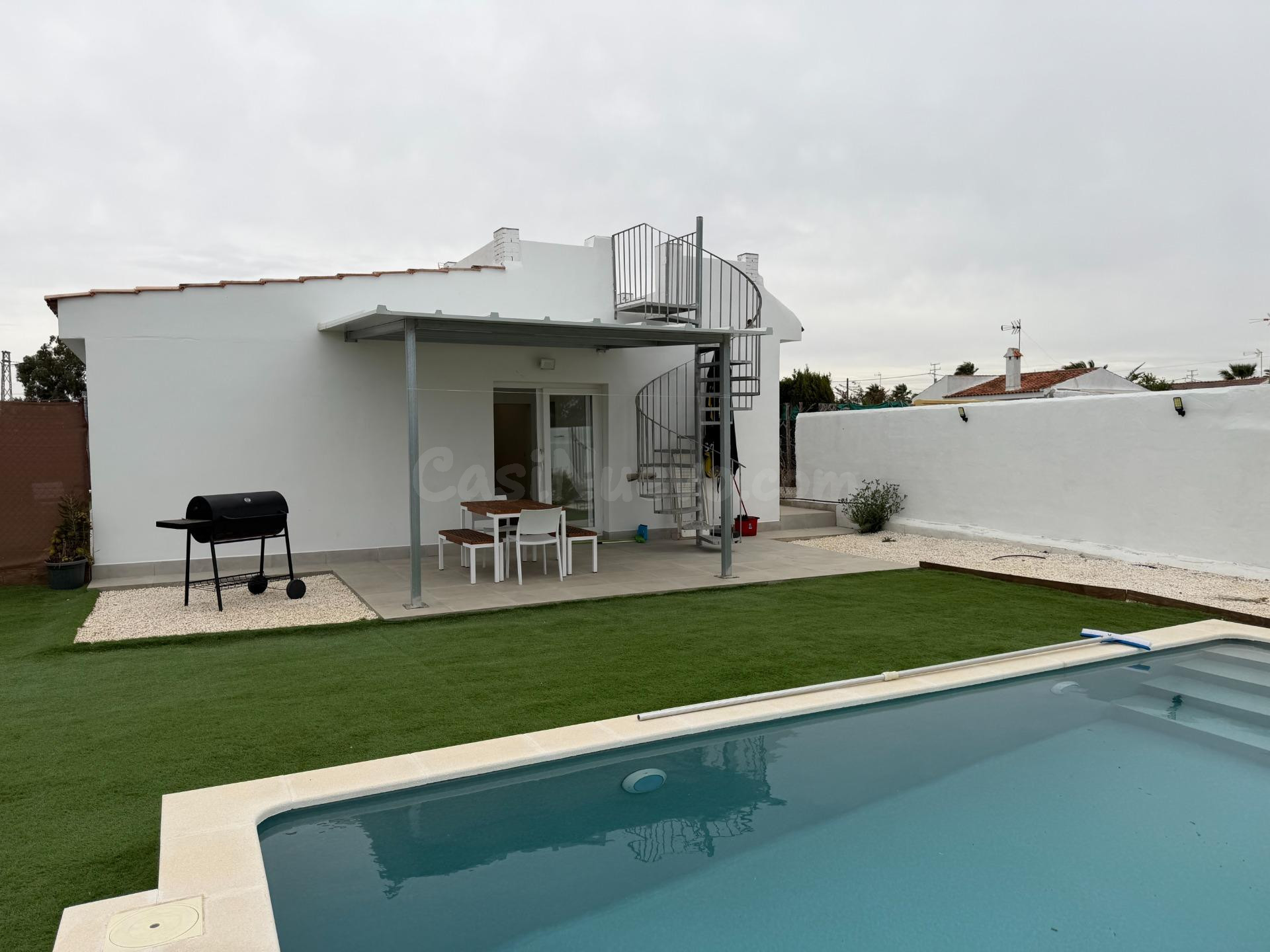 Os presentamos este espectacular terreno con 3 CASAS CONSTRU