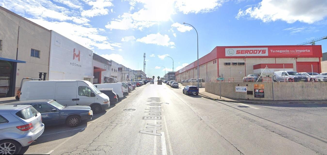 Amplio piso de 4 habitaciones con zonas verdes en Calle Numa