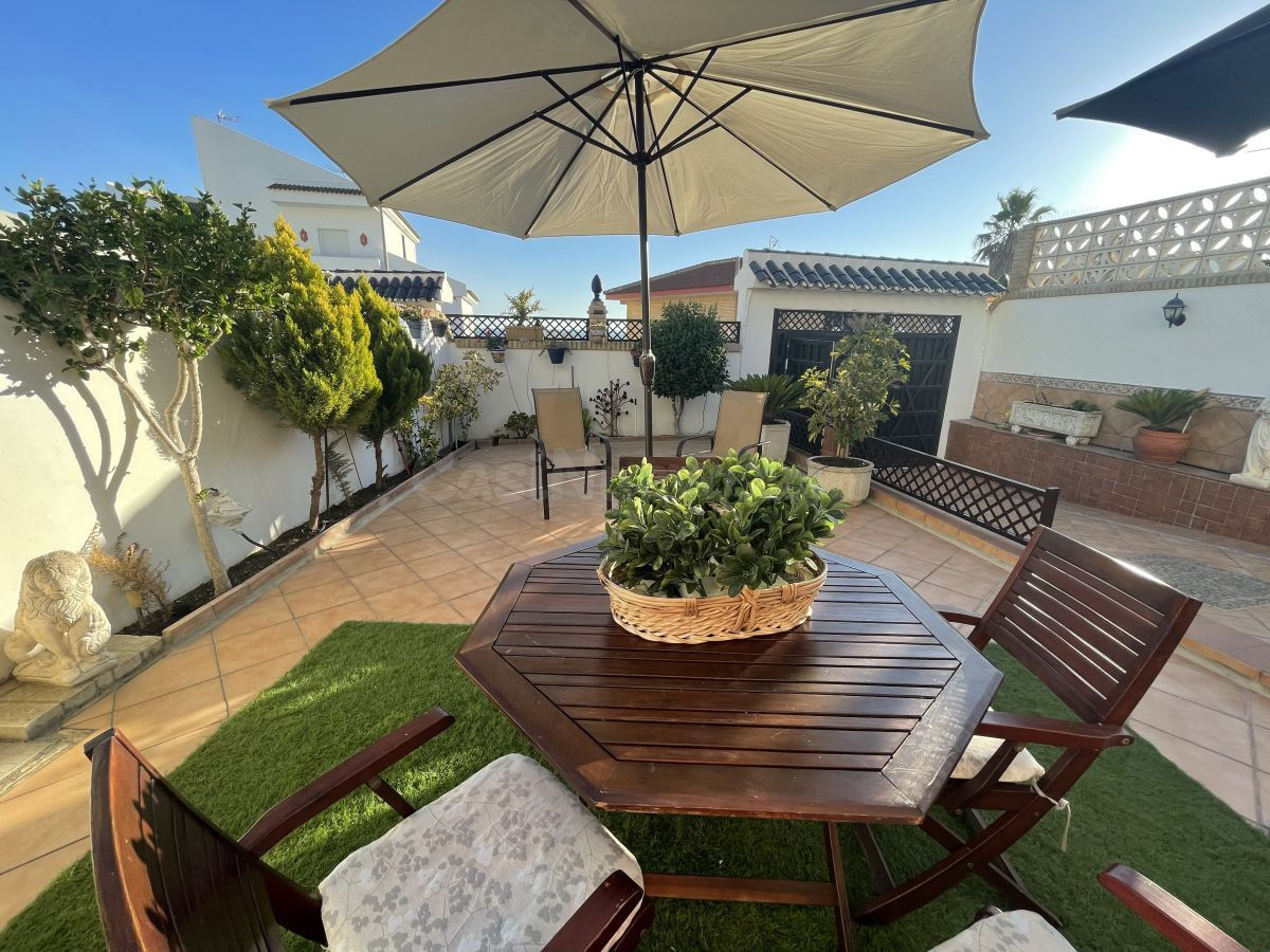 CHALET EN MATALASCAÑAS, HUELVA. MENOS DE UN MINUTO DEL PASEO - foto 2