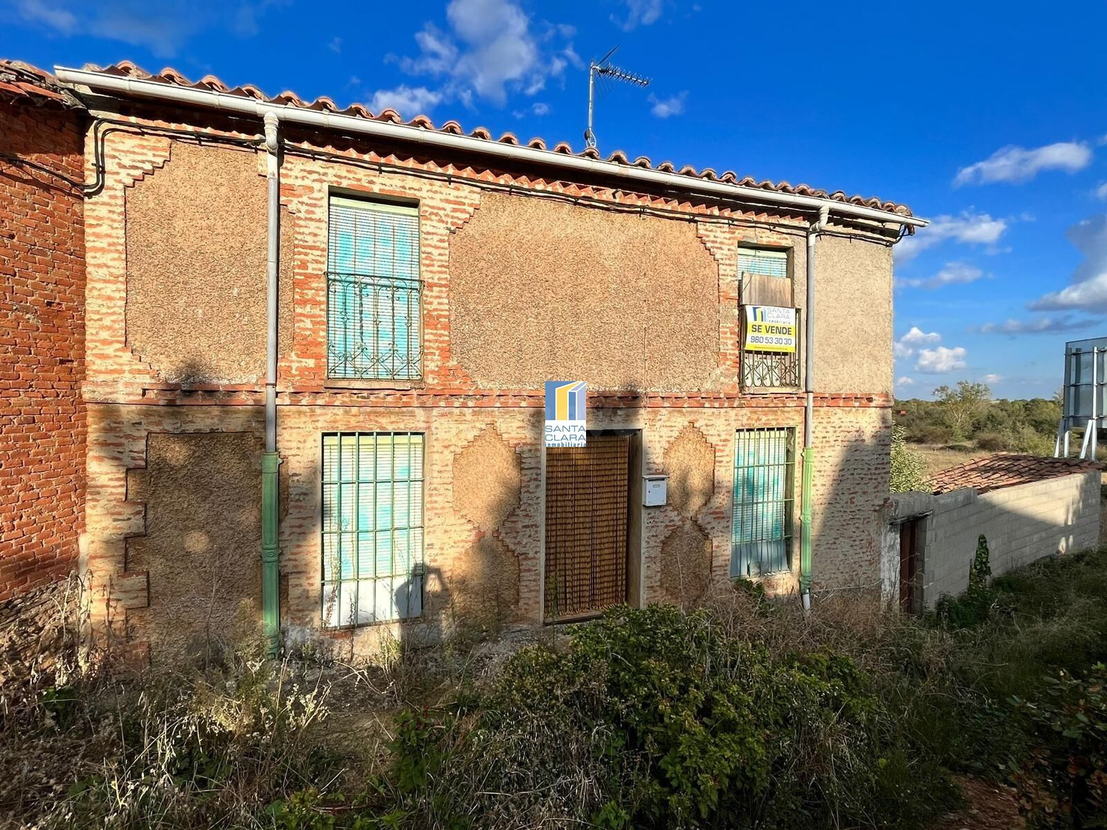 CASA CON PARCELA EN VENTA CON 5 DORMITORIOS EN TÁBARA, ZAMORA.