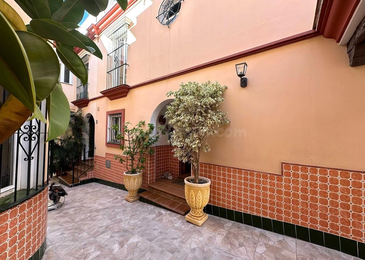 Casa de pueblo a la venta en Estepona  | CABANILLAS REAL ESTATE