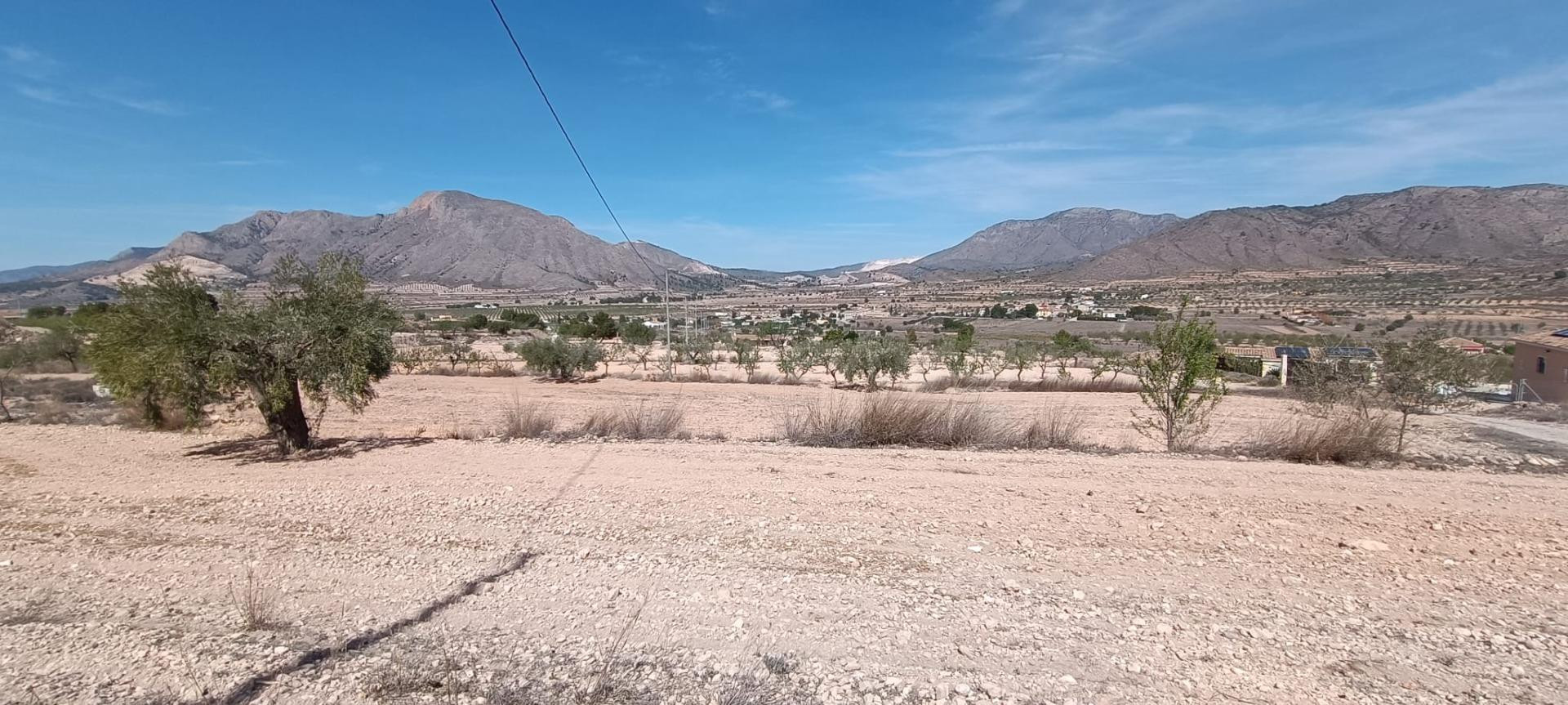 Casa cueva con terreno en Barbarroja