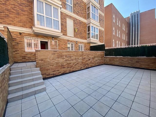 Bajo con gran terraza en zona Reina Victoria junto a Ciudad 