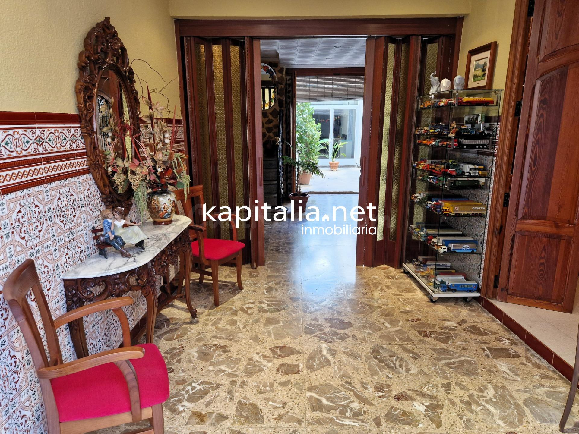 Gran casa a la venta en la zona de Sant Jaume de la ciudad d - foto 2