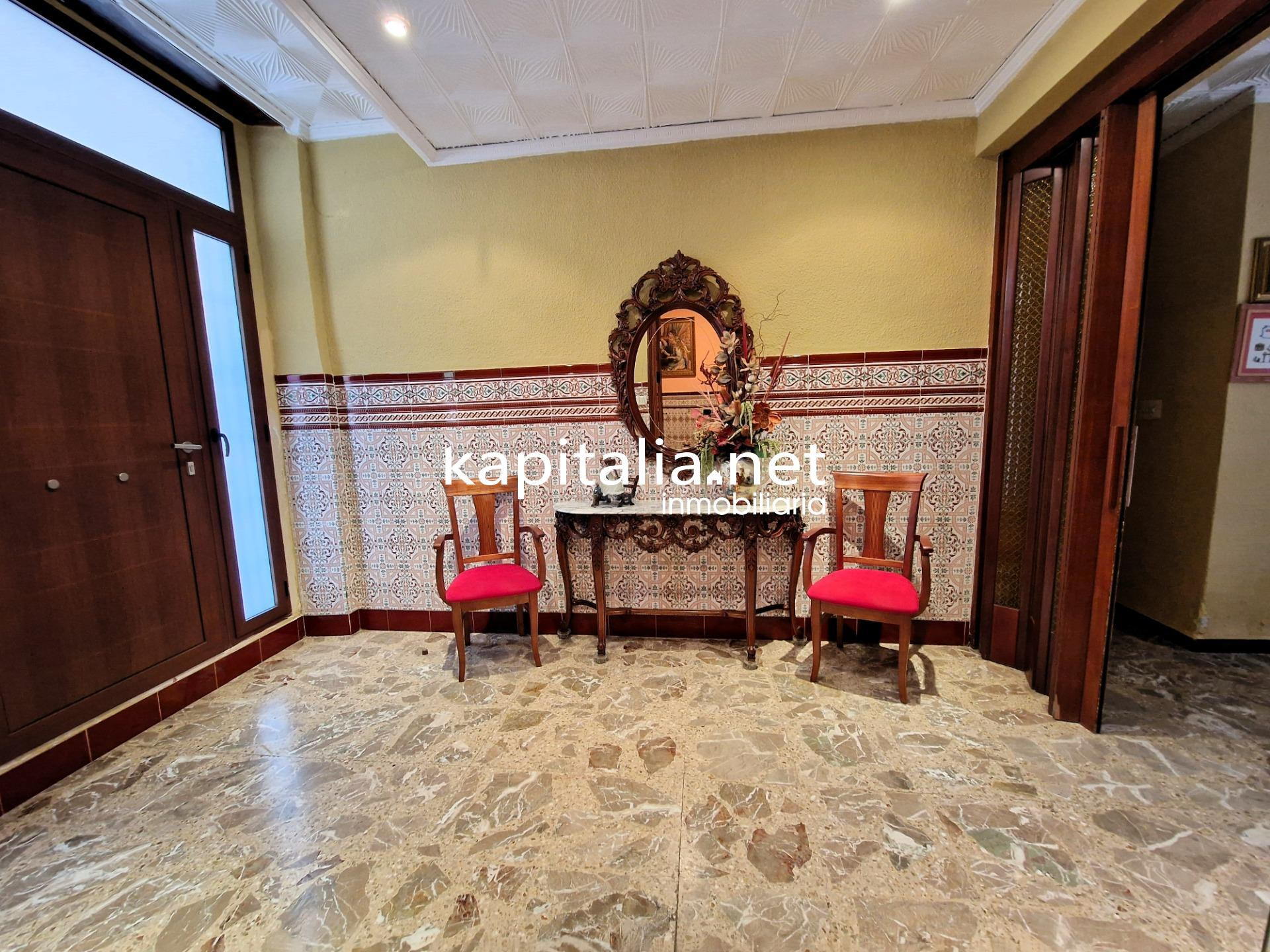Gran casa a la venta en la zona de Sant Jaume de la ciudad d - foto 4