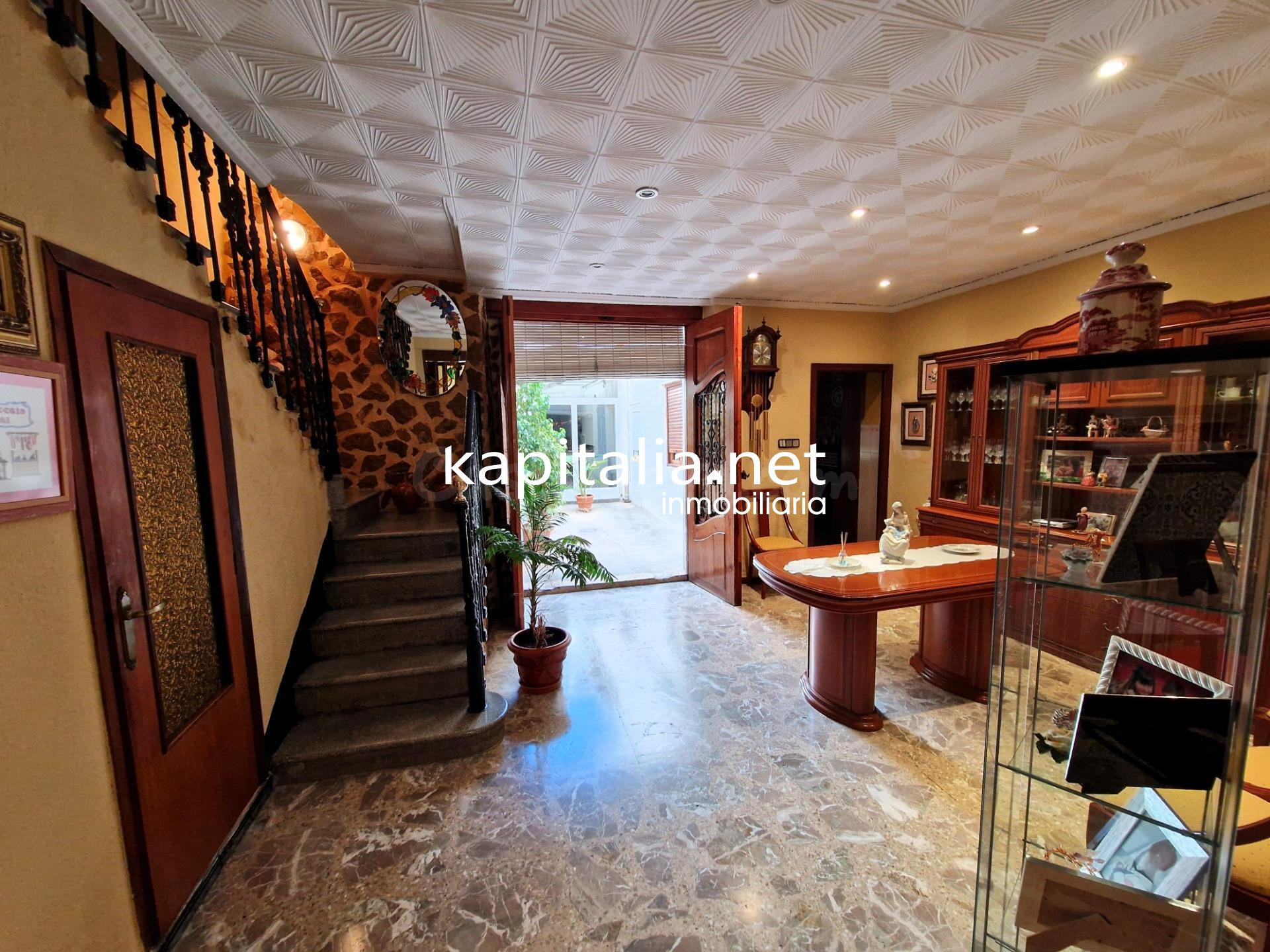 Gran casa a la venta en la zona de Sant Jaume de la ciudad d - foto 5