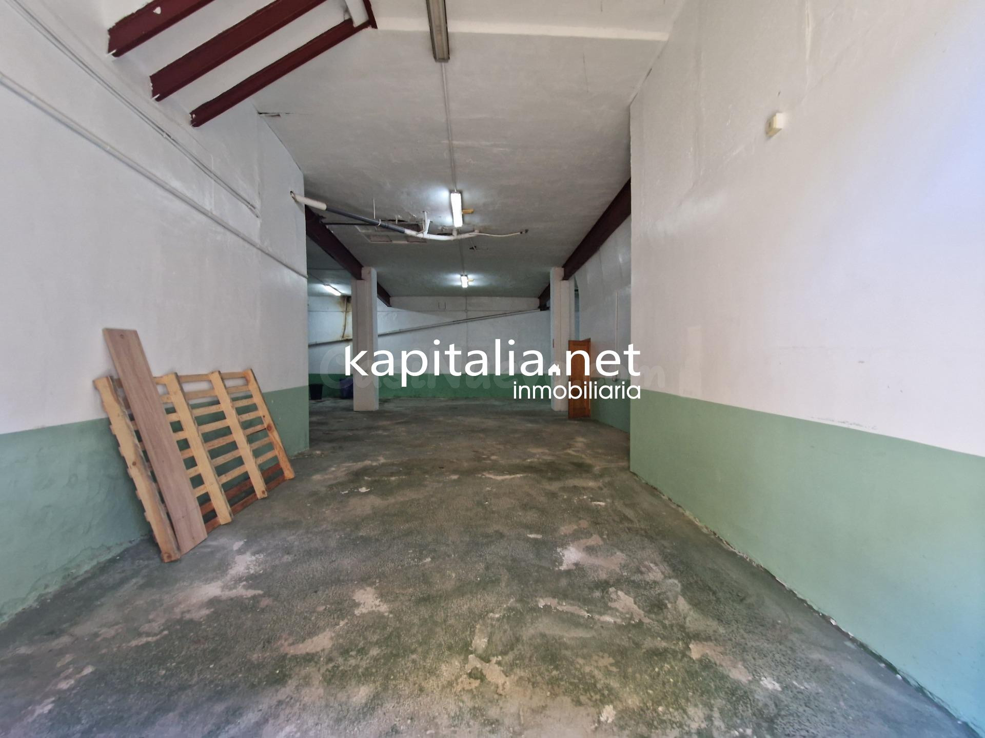 Venta o alquiler de nave o gran local comercial en Olleria - foto 2