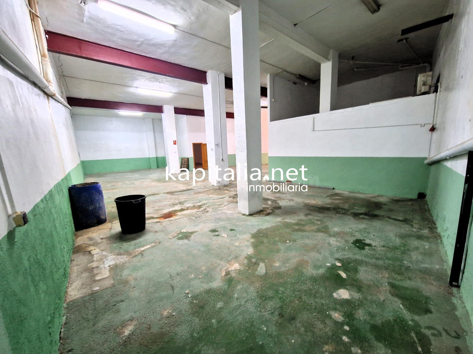 Venta o alquiler de nave o gran local comercial en Olleria - foto 3