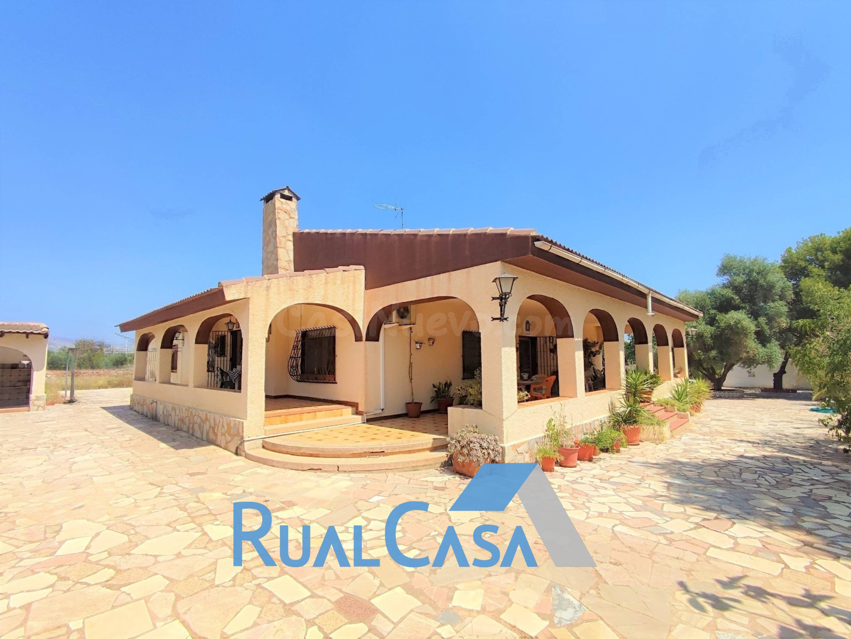 Increíble chalet en parcela de 11.000 m2, con posibilidad de - foto 2