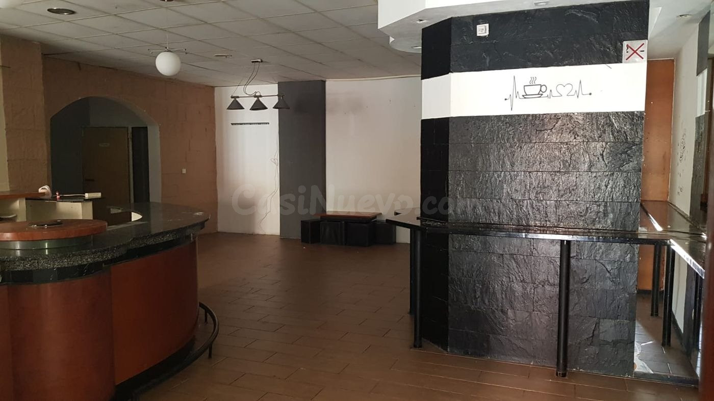 ¡OPORTUNIDAD! Local comercial reformado en la Ràpita de 84 m - foto 3