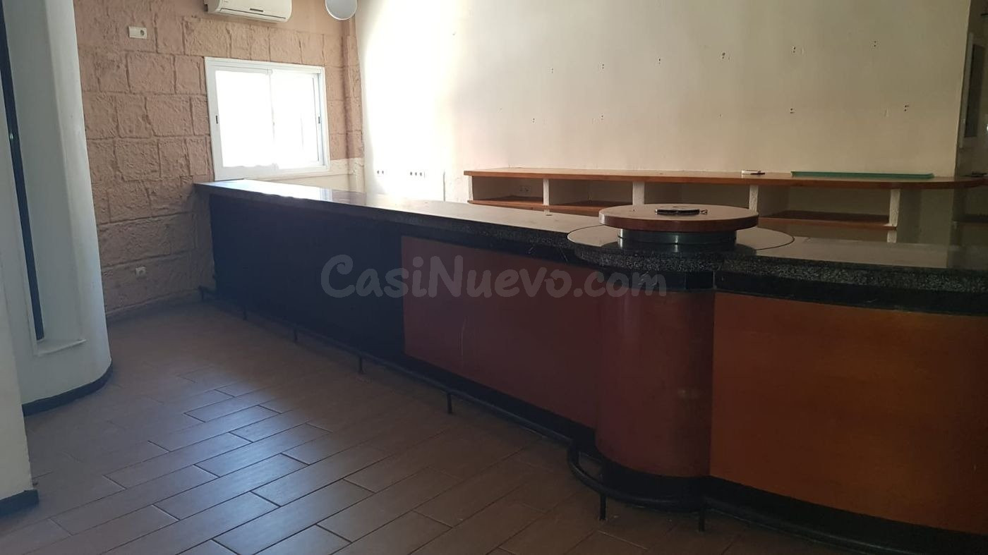 ¡OPORTUNIDAD! Local comercial reformado en la Ràpita de 84 m - foto 4