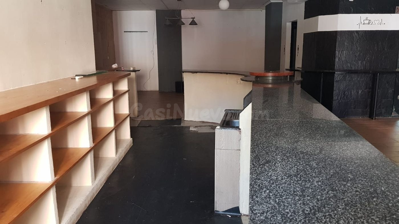 ¡OPORTUNIDAD! Local comercial reformado en la Ràpita de 84 m - foto 5