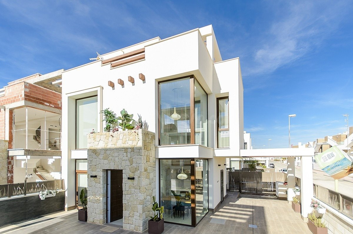 VILLA DE OBRA NUEVA EN PLAYA HONDA