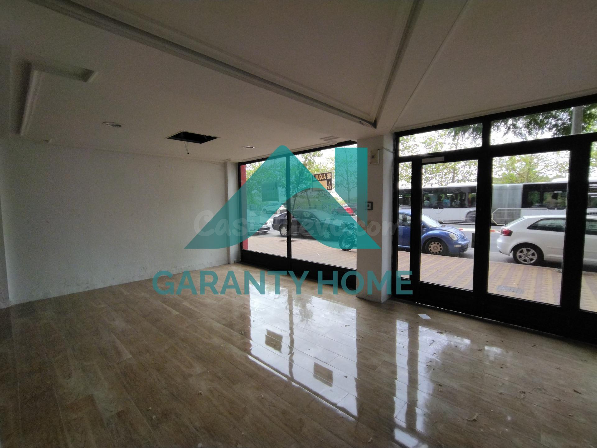 Se alquila local en Hernán Cortés