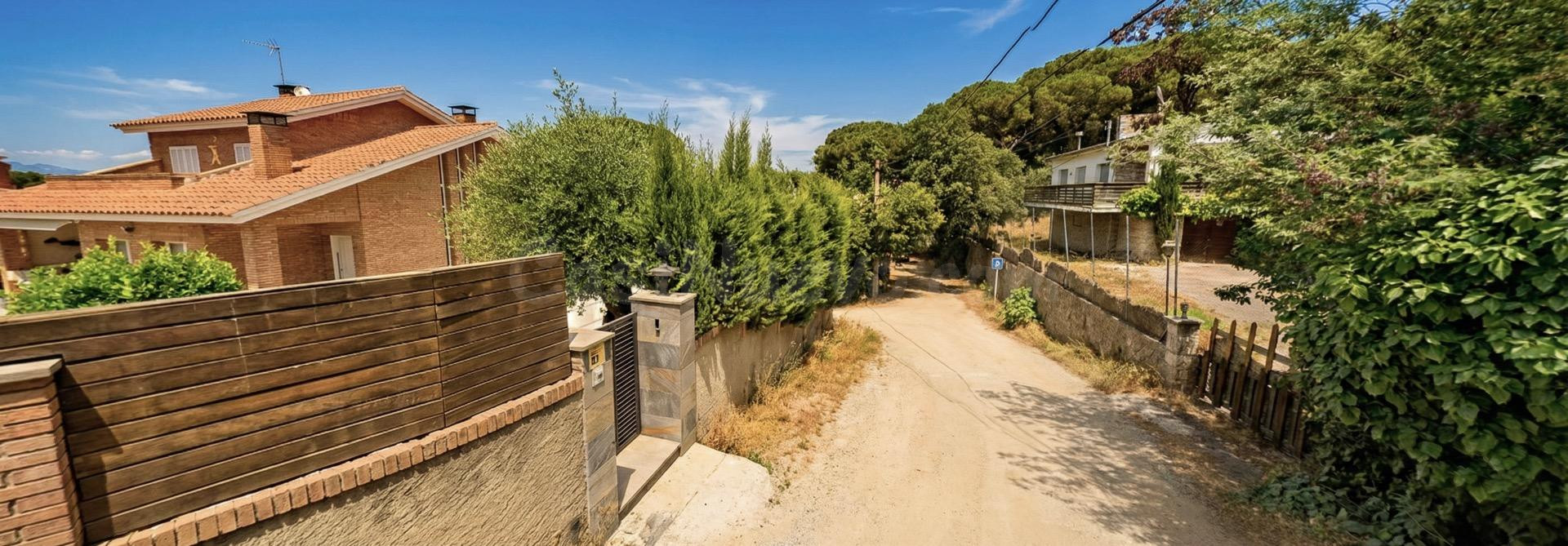 ATENCIÓN INVERSORES, CASA OCUPADA POR PERSONA SIN JUSTO TÍTU