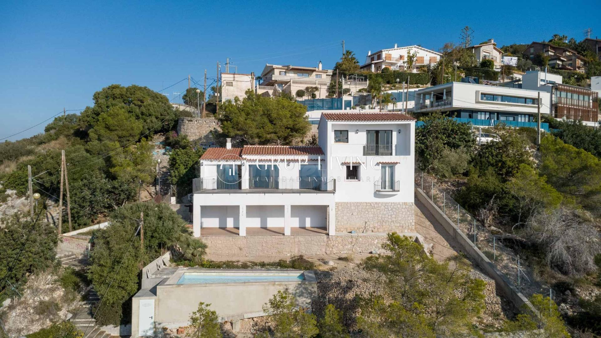 EXCEPCIONAL VILLA CON ESPECTACULARES VISTAS PANORÁMICAS AL M - foto 3