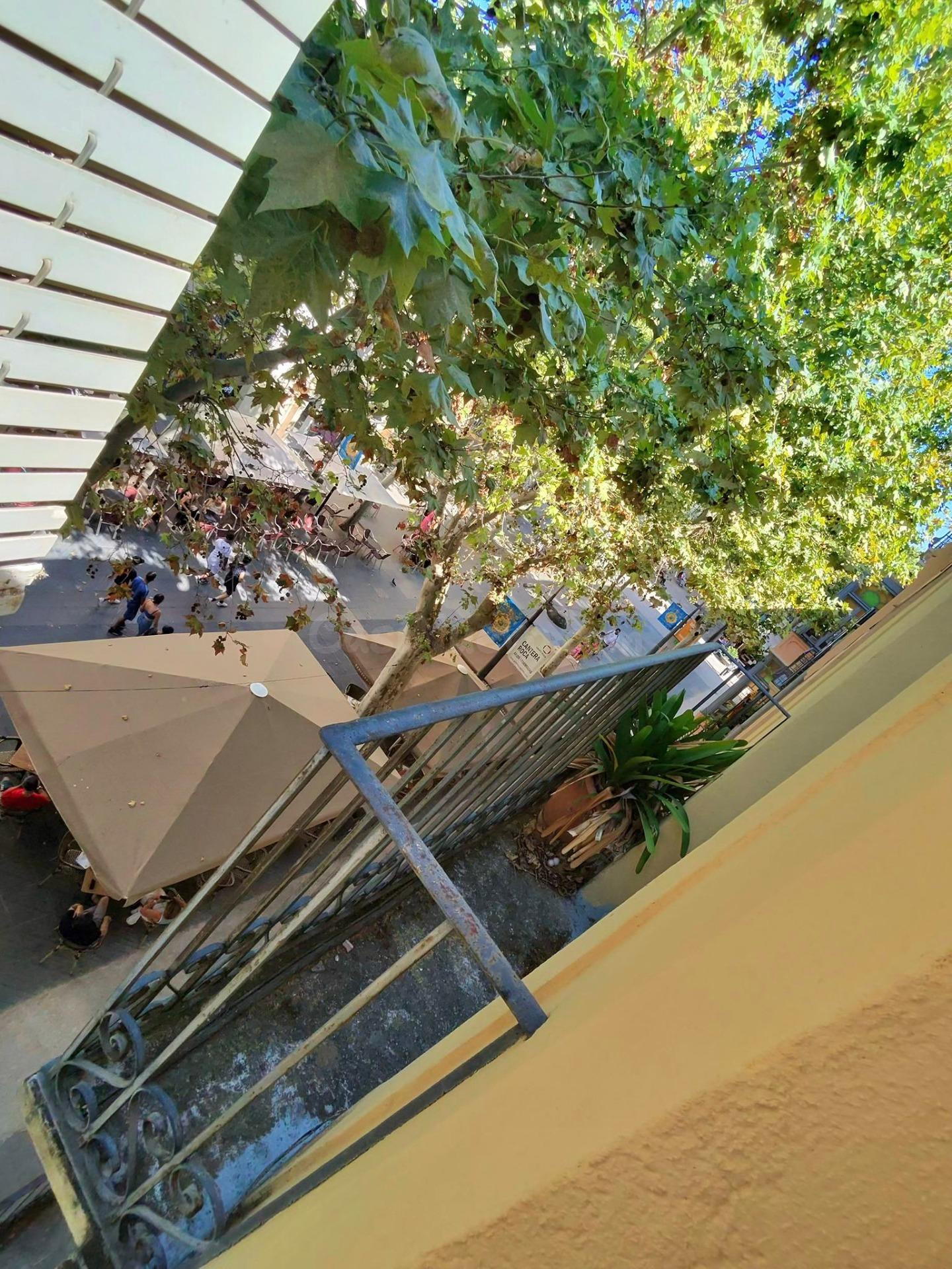 Oportunidad de inversión: remonta de 200 m2 en plena Rambla Principal de Vilanova i la Geltrú - foto 2