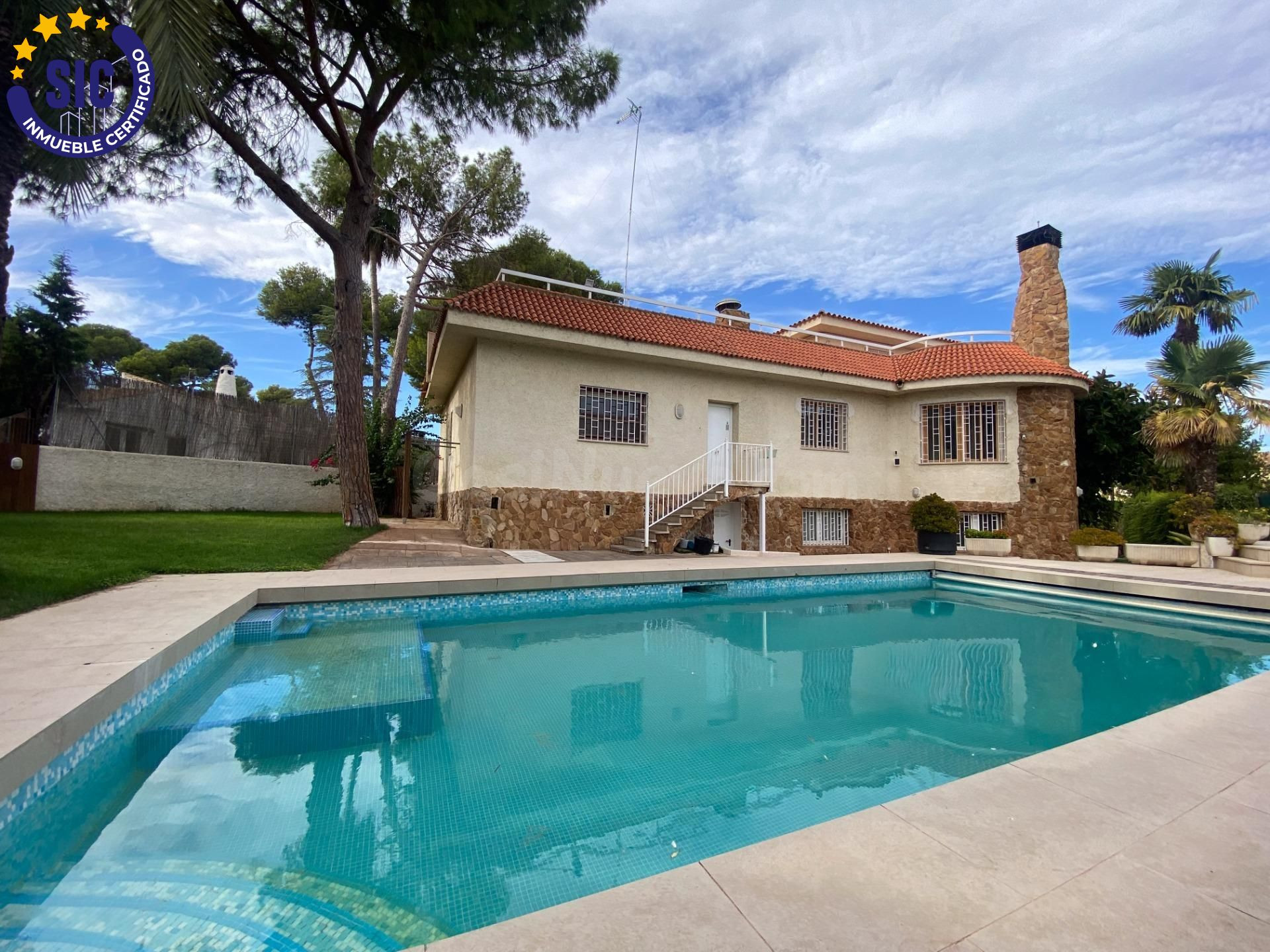 Chalet independiente reformado en el Centro del Vedat
