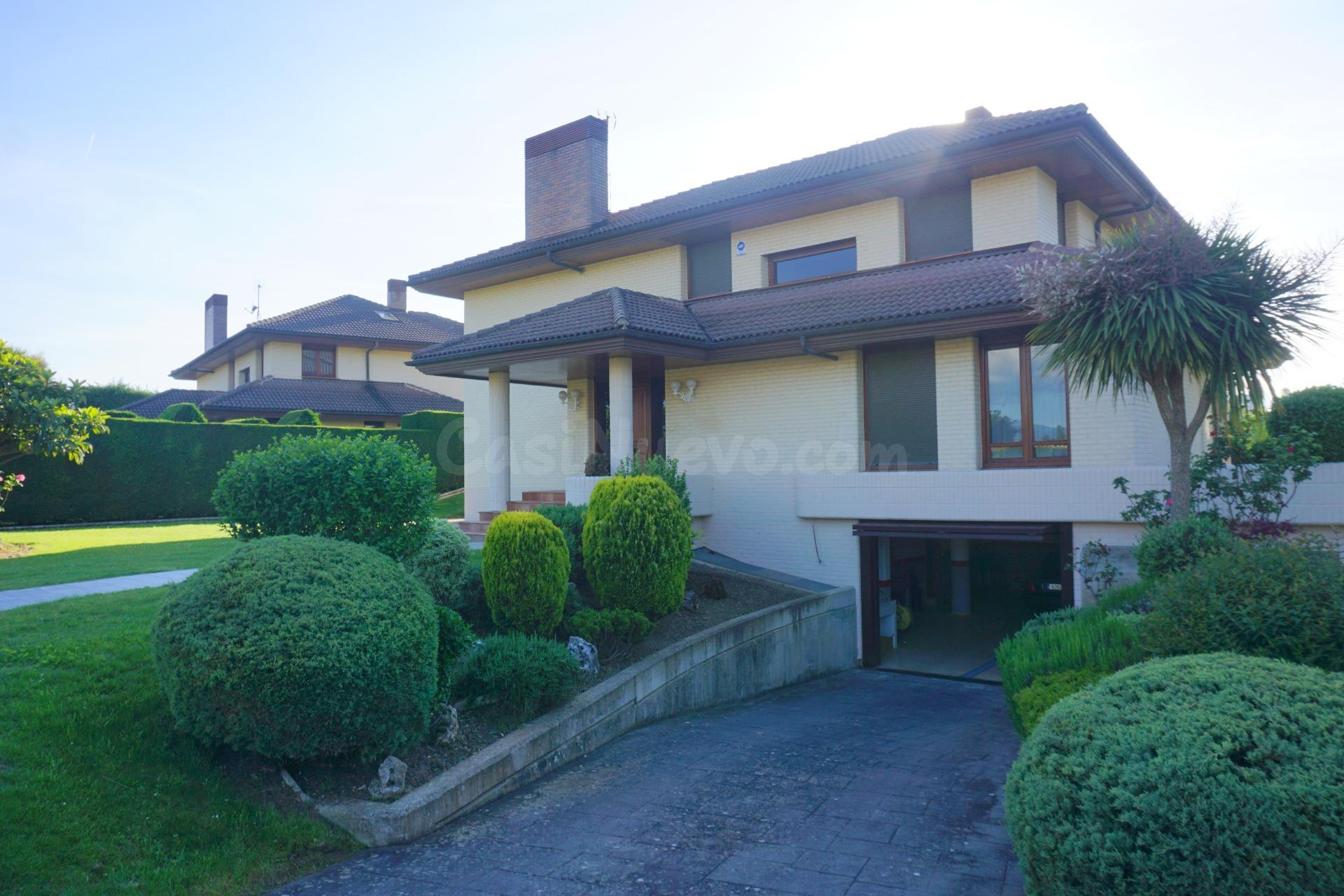 La vivienda que lo tiene todo: jardín, independencia y espacios para compartir.