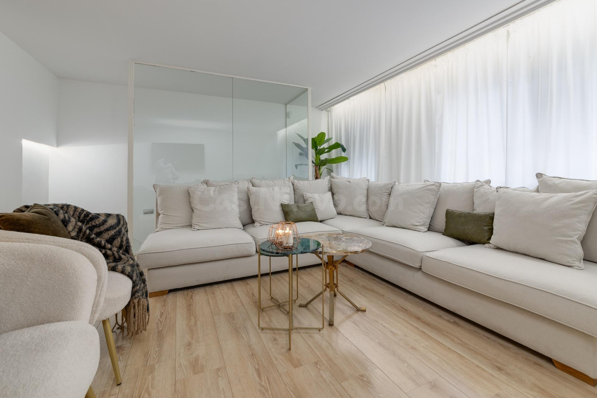 EXCLUSIVA VIVIENDA DE 250M2 EN DOS PLANTAS, CENTRICA Y A 200