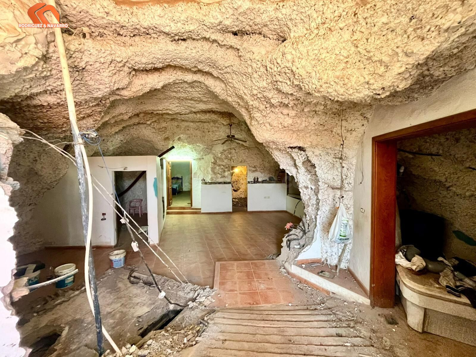 CASA CUEVA CON TERRENO EN INGENIO