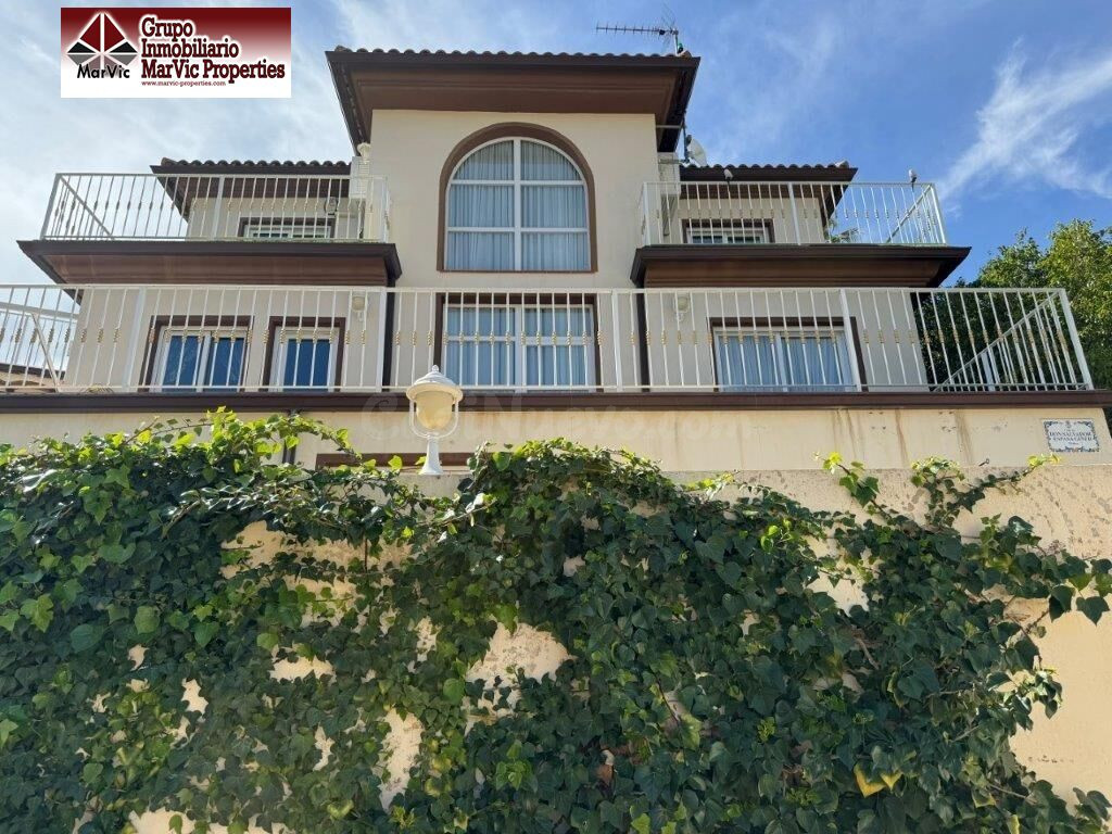 Encantador Chalet en Callosa d'en Sarrià, Urbanización Almedia - Listo para Entrar a Vivir