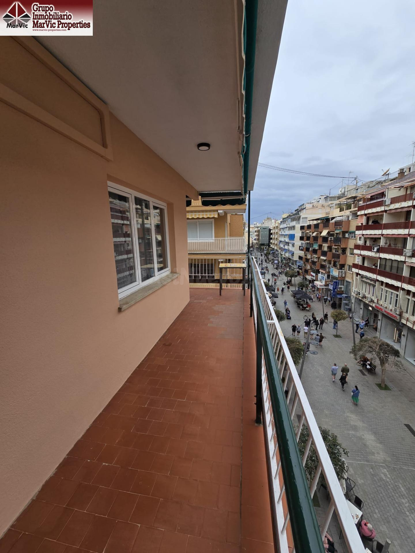 Piso reformado con parking en Calle Gambo – Benidorm