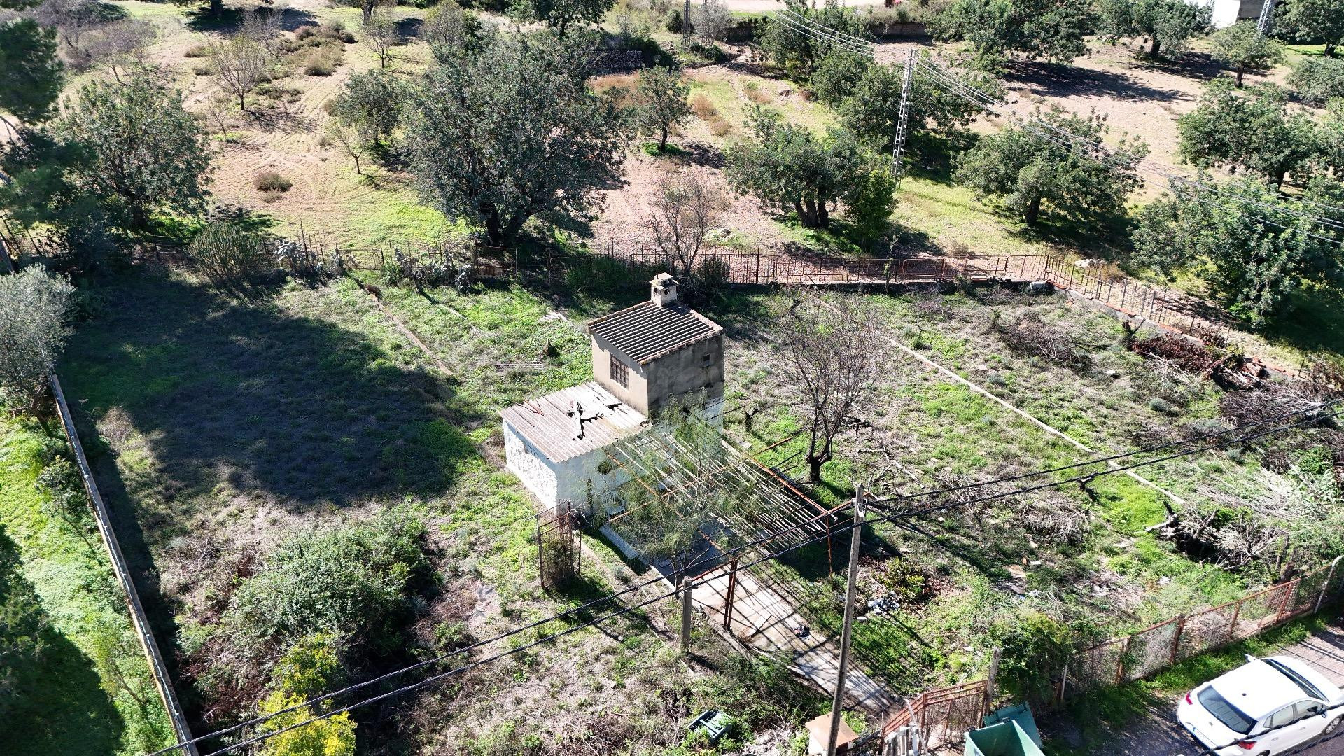 Parcela urbanizable de 1080 m2, cerca de la población.