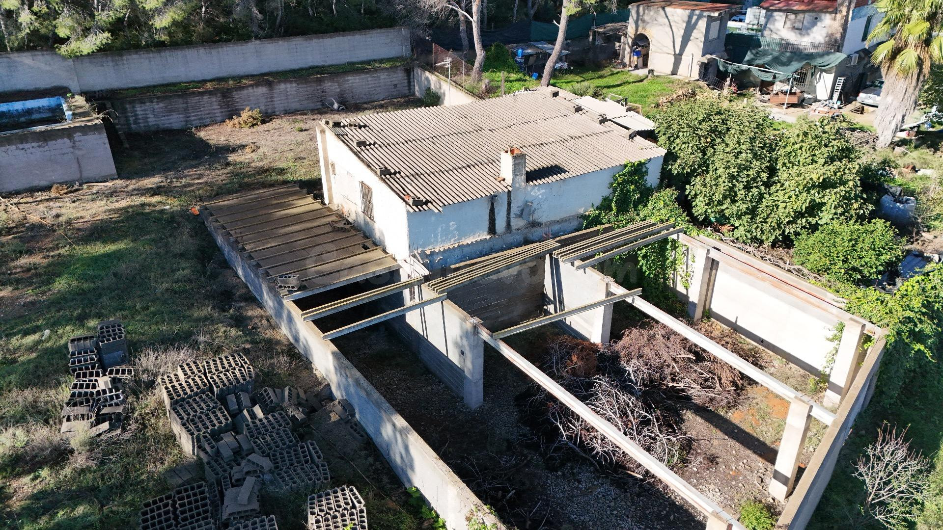CASETA RUSTICA PARA REFORMAR CON LUZ Y AGUA EN LLIRIA