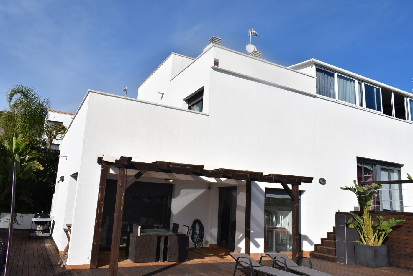 Espectaculares vistas al mar jardin y piscina privada - foto 2