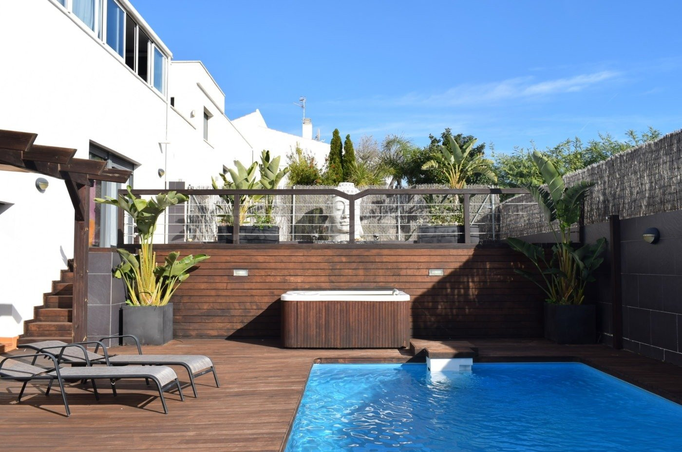 Espectaculares vistas al mar jardin y piscina privada - foto 3
