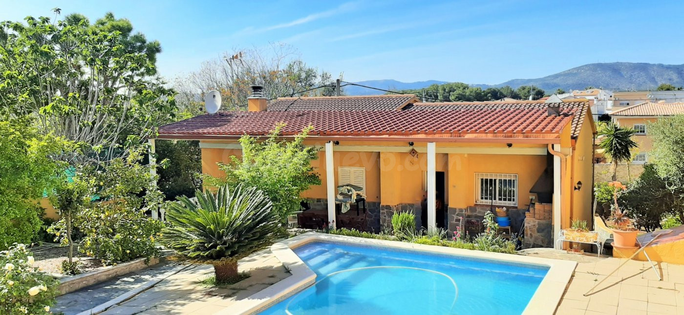 Gran jardin piscina tranquilidad