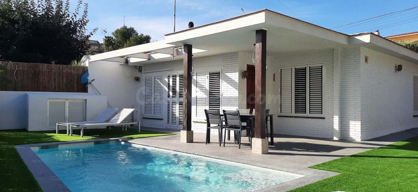 Casa con jardin  piscina en alquiler en Vallpineda.Sitges - foto 3