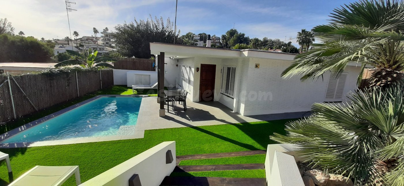 Casa con jardin  piscina en alquiler en Vallpineda.Sitges - foto 4