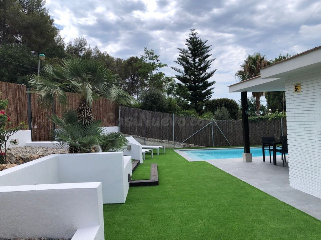 Casa con jardin  piscina en alquiler en Vallpineda.Sitges - foto 5