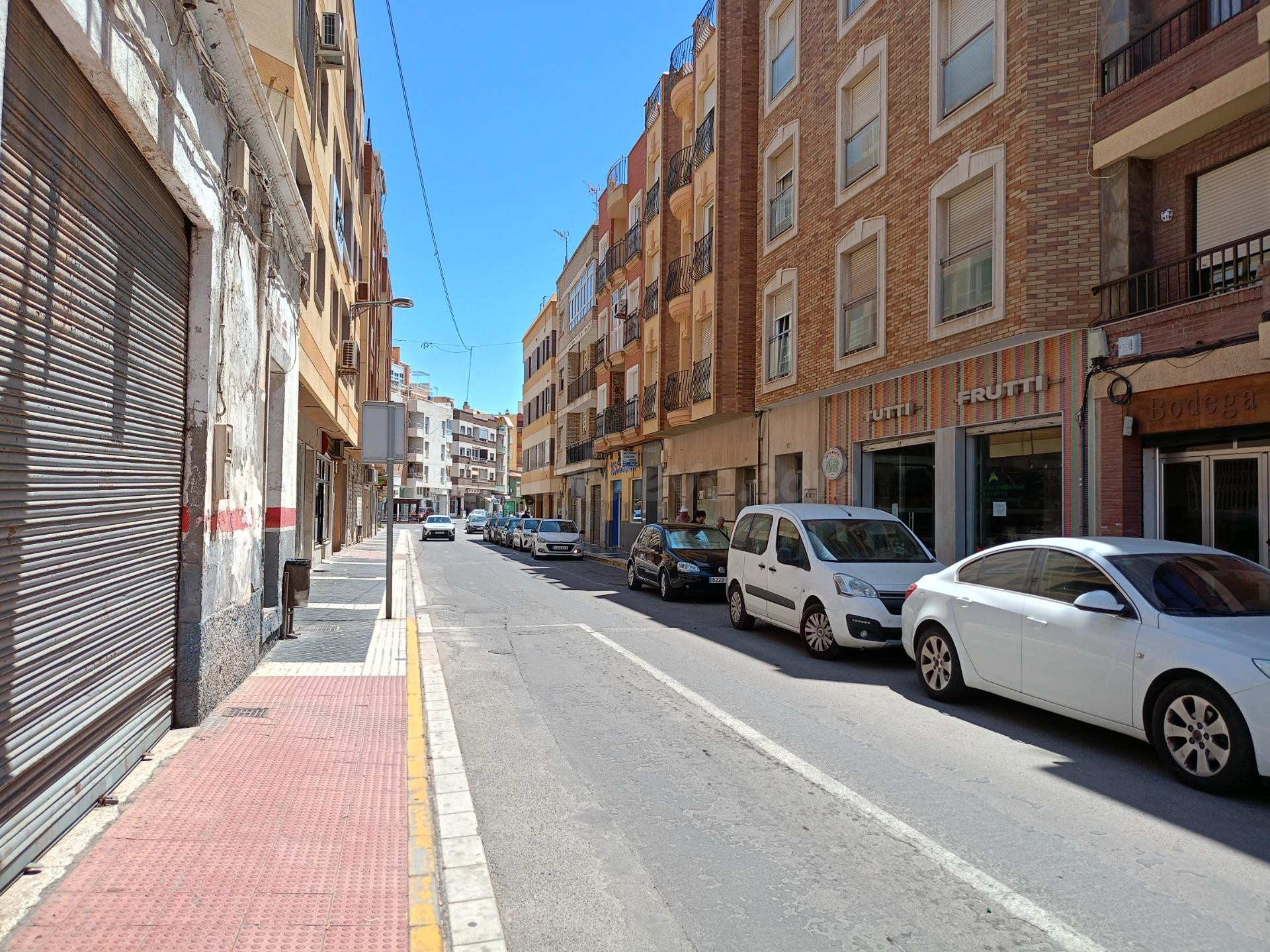 LOCAL COMERCIAL CON MAGNIFICA ubicación EN VENTA EN ADRA
