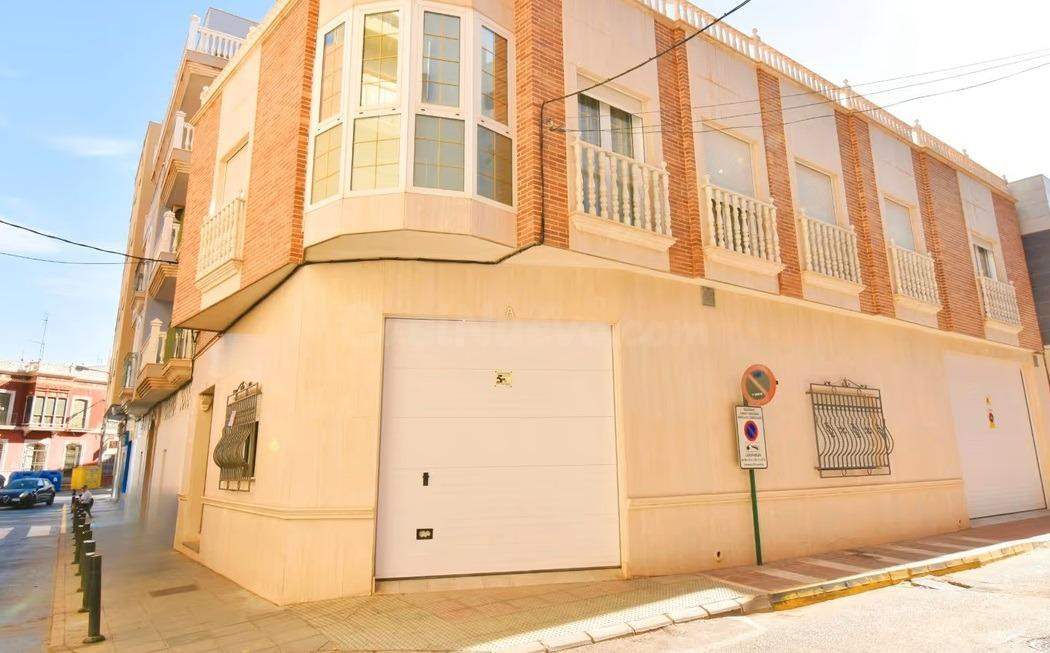 IMPRESIONANTE  VIVIENDA MUY BIEN SITUADA EN VENTA EN ADRA