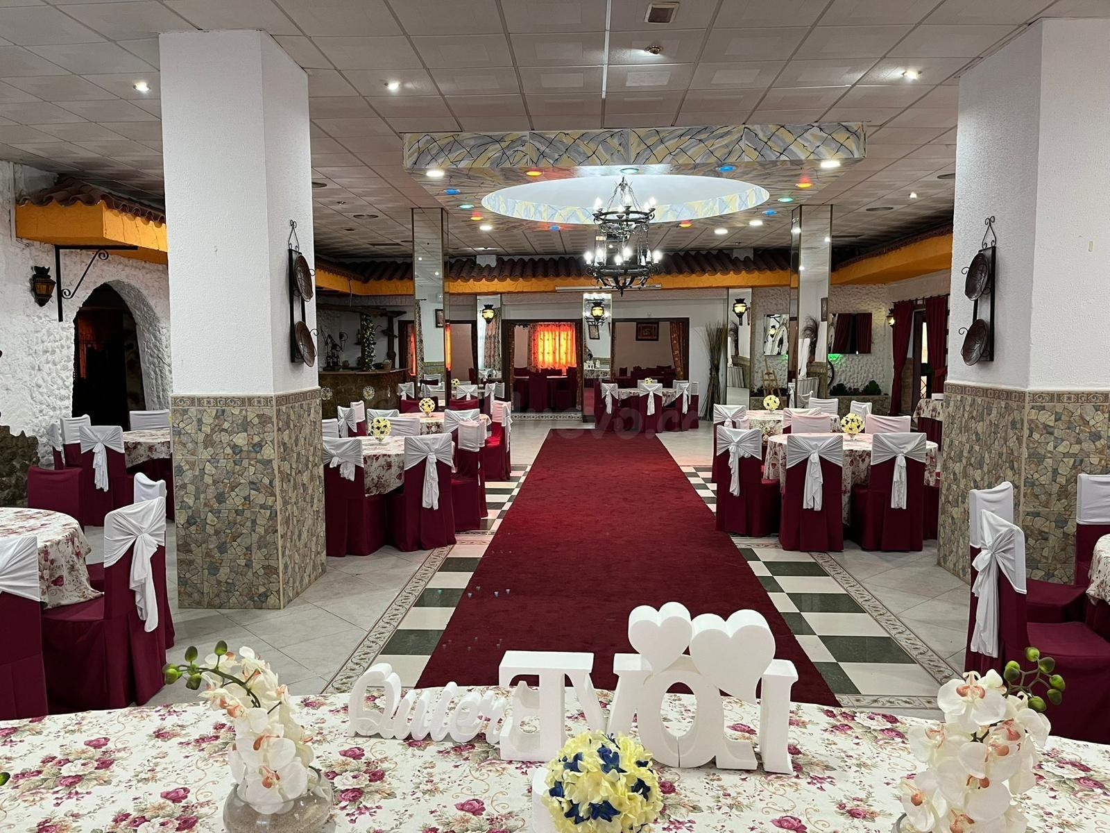 RESTAURANTE, SALA DE CELEBRACIONES Y ALQUILER VACACIONAL
