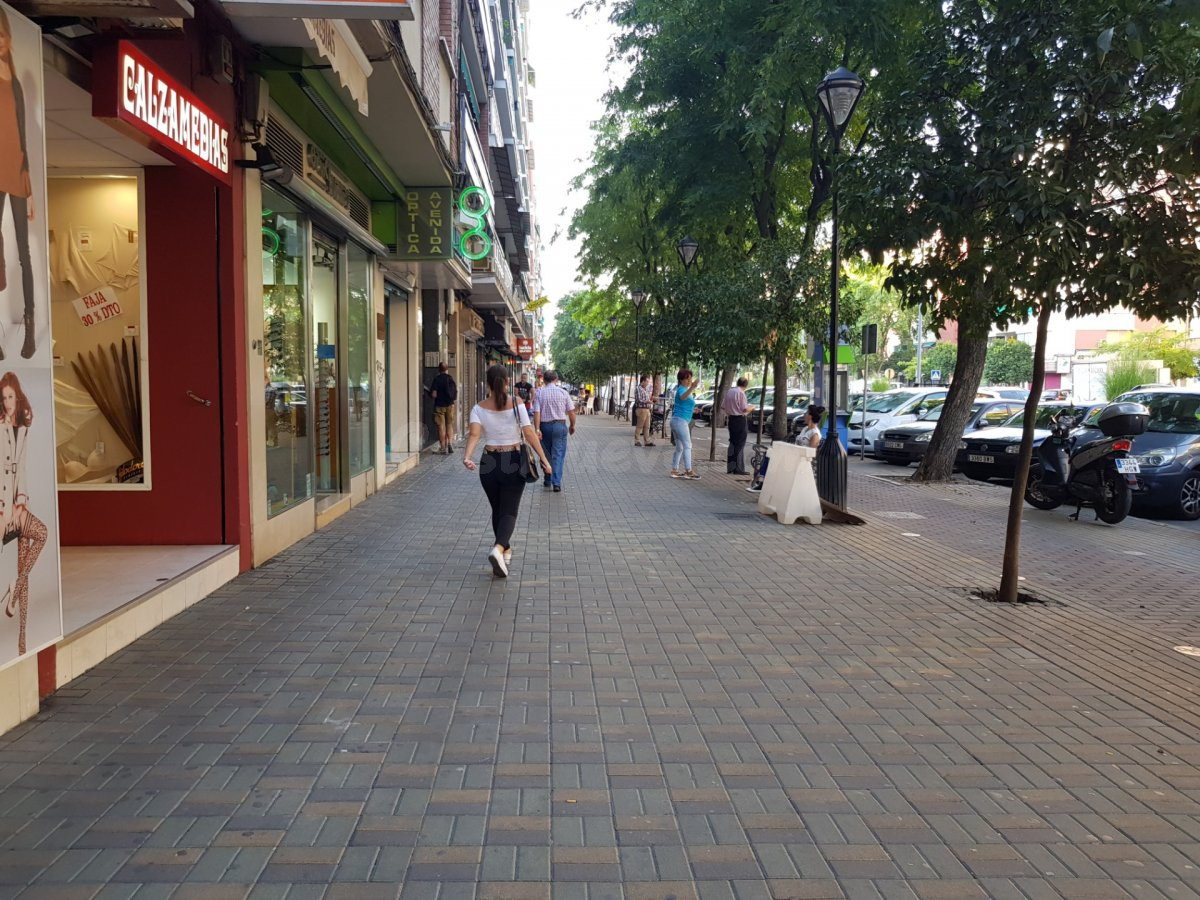 MAGNIFICO LOCAL CERCA DE AVENIDA BARCELONA