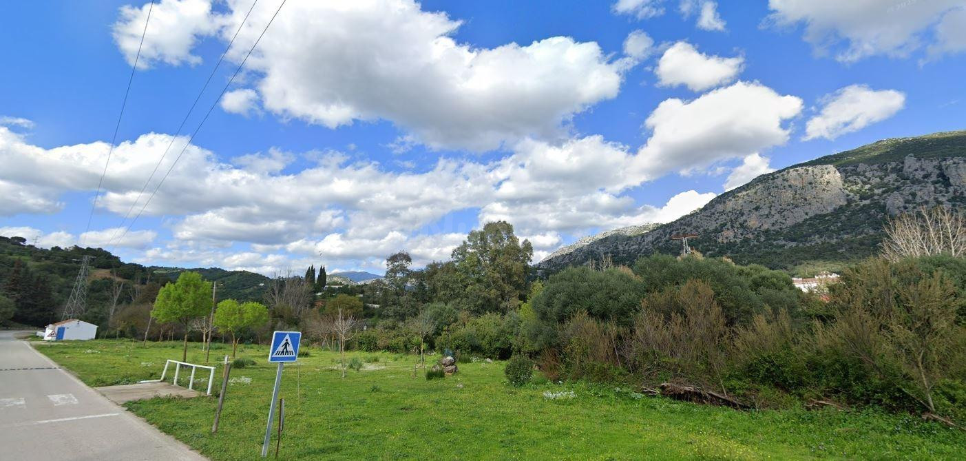¡Oportunidad - Solar en La Vega, Ubrique!
